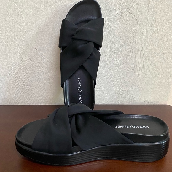 NWOT. Donald Pliner sandals. - Picture 9 of 9